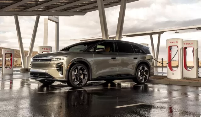Lucid  Air and Gravity Adds Tesla Supercharger Access